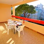 Sunny Steps From The Sea In Apartamento