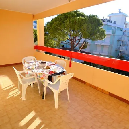 Sunny Steps From The Sea In Апартаменты