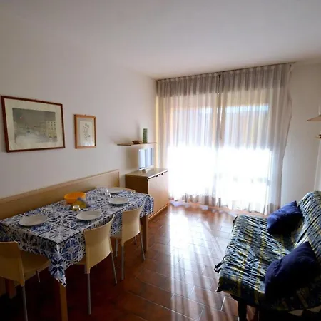 Sunny Steps From The Sea In Апартаменты Бибионе