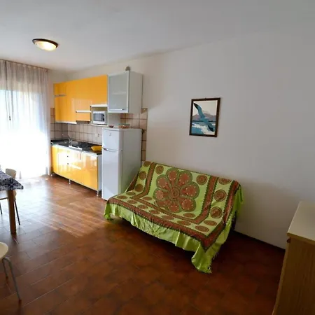 Апартаменты Sunny Steps From The Sea In