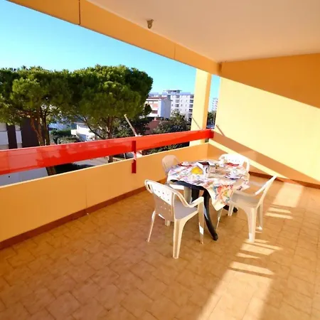 Sunny Steps From The Sea In Lejlighed Bibione