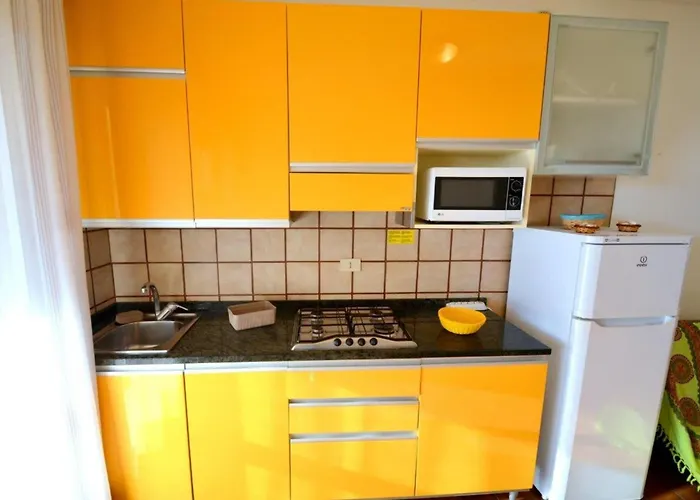 Sunny Steps From The Sea In Appartamento