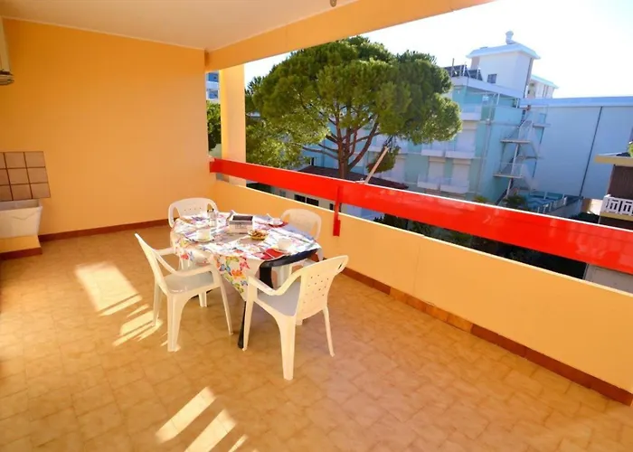 Sunny Steps From The Sea In Apartment