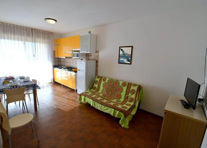 Apartment Sunny Steps From The Sea In